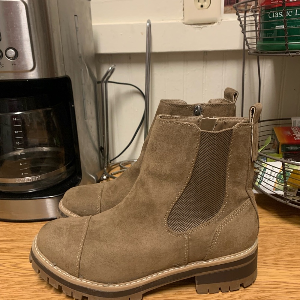 womensTan Chelsea Boots